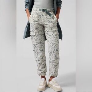 Athleta Trekkie Convertible Hike Pant Ethereal Bloom Magnolia White Outdoor Sz 2
